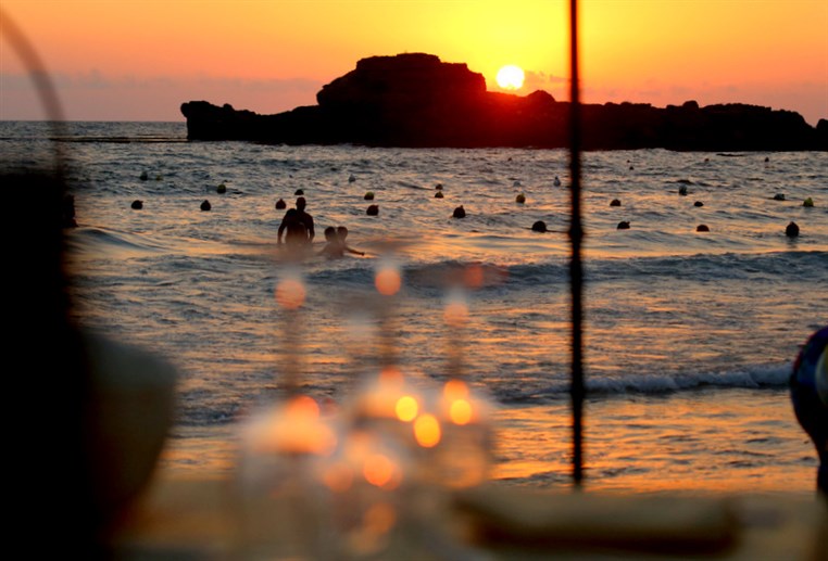 Romantic Dinner at Edde Sands